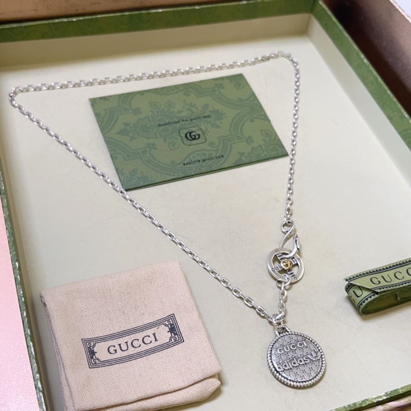 G*u*i necklaces
